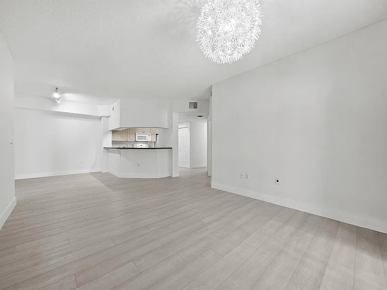3020 Alcazar Pl #202 — Photo 12