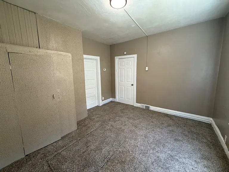 6725 Schofield Ave — Photo 5
