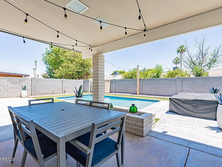 2033 E Harvard Dr — Photo 29