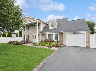 181 Cirrus Rd, Holbrook, NY 11741