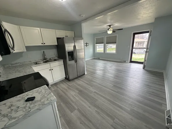 137 Eastview Dr NW, Cedar Rapids, IA 52405