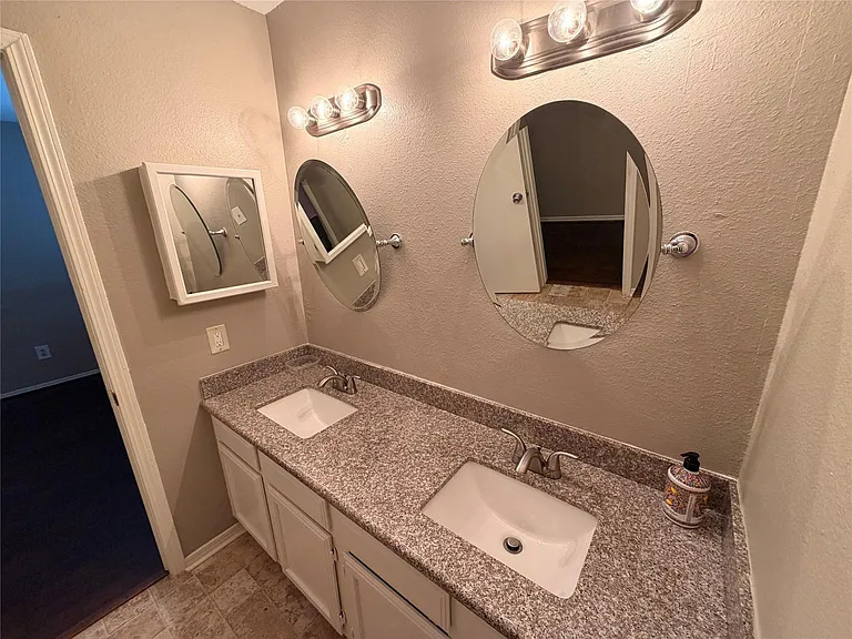 3227 Glade Springs Dr — Photo 32