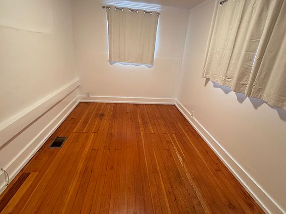 3rd image of 2755 E De Soto St