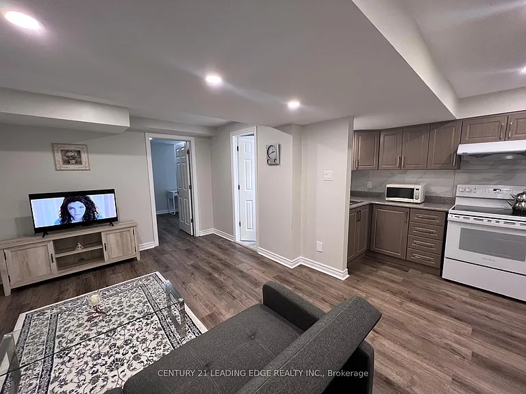 109 Harvest Hills Blvd #BASEMENT — Photo 1