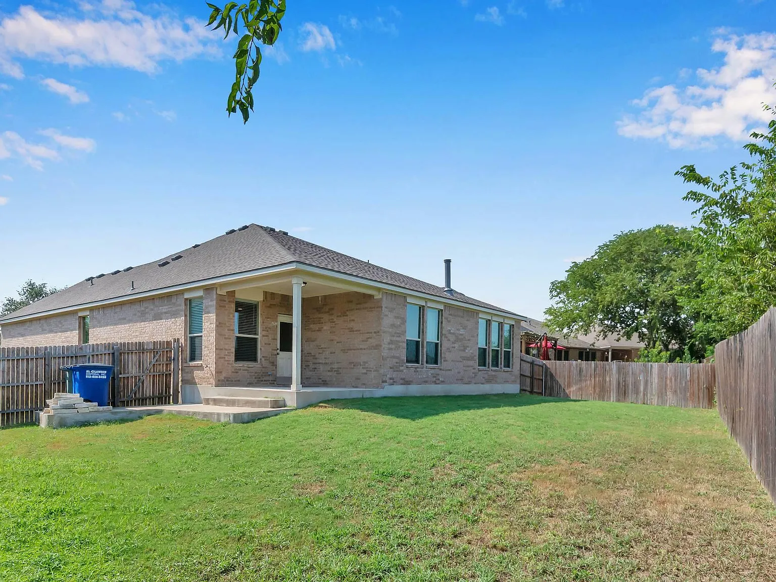 4 bed, 2.0 bath, 1975 sqft, $2,350 — Photo 3