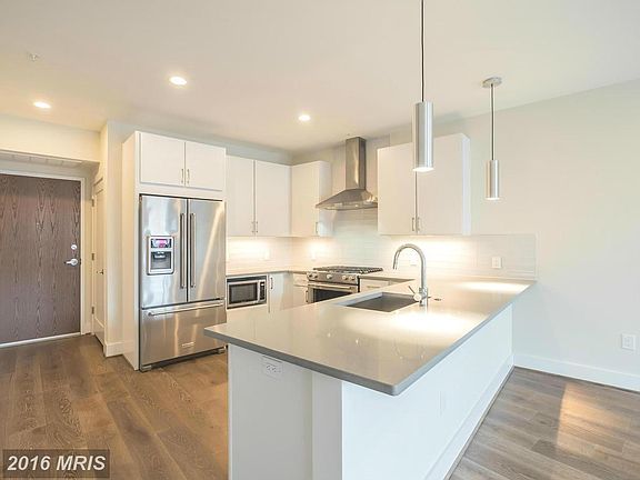kitchen with peninsula