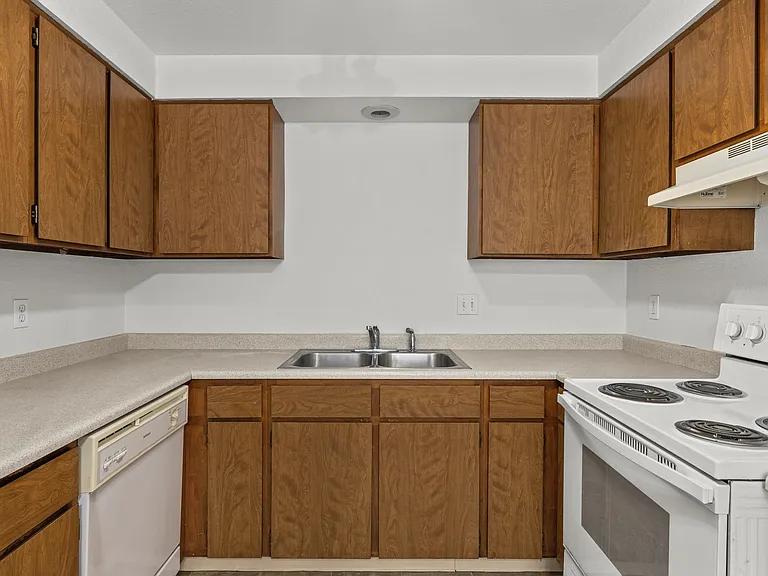 2056 S Division Ave — Photo 18