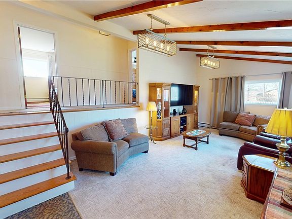 3rd image of 6904 Center Rd