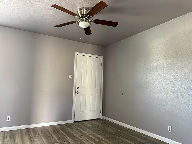 2826 Cedar Cir #3 — Photo 4