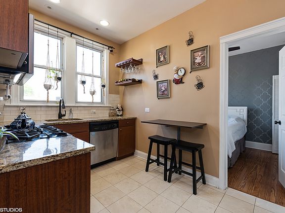 4th image of 1716 W Leland Ave #3F