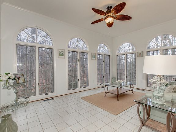 3rd image of 1095 McCue Ct