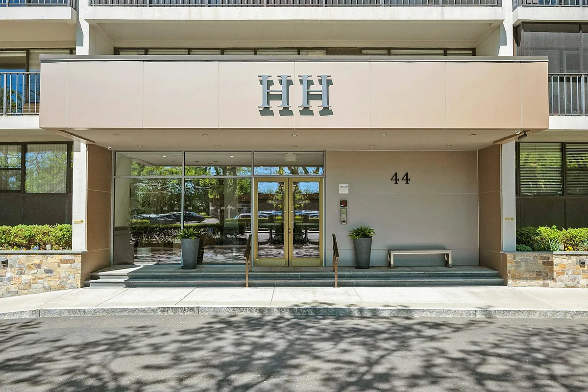 Building Photo - 44 Strawberry Hill Ave #7E