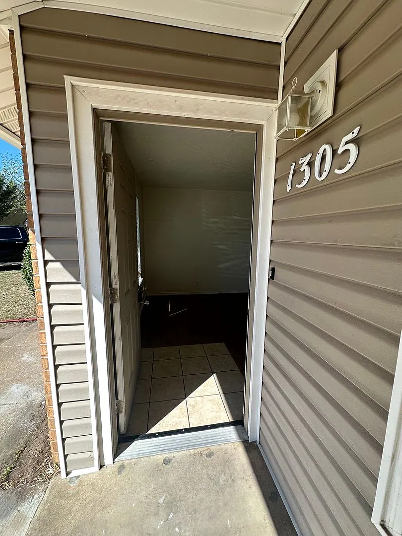 2 bed 1.5 bath Duplex — Photo 4