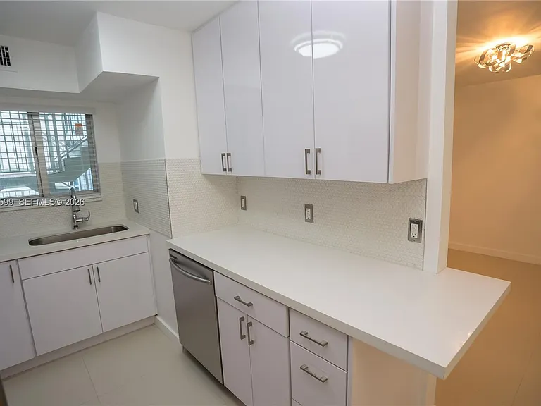 3755 NE 167th St #8 — Photo 7
