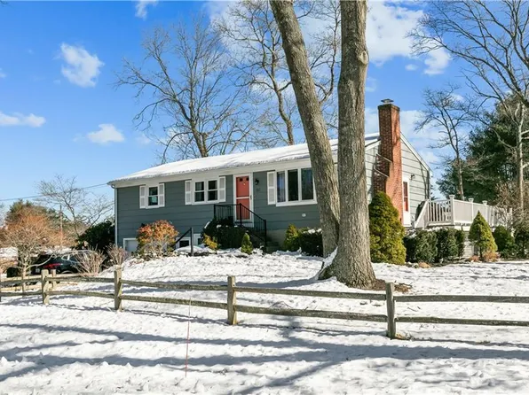 60 Knollwood Cir, North Kingstown, RI 02852