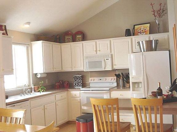 Open and bright kitchen