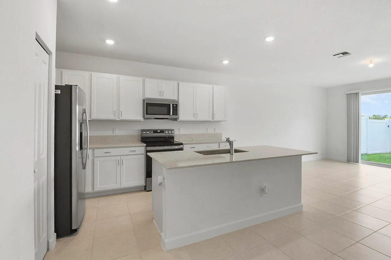 3 bed, 2.5 bath, 1632 sqft, $2,100 — Photo 4