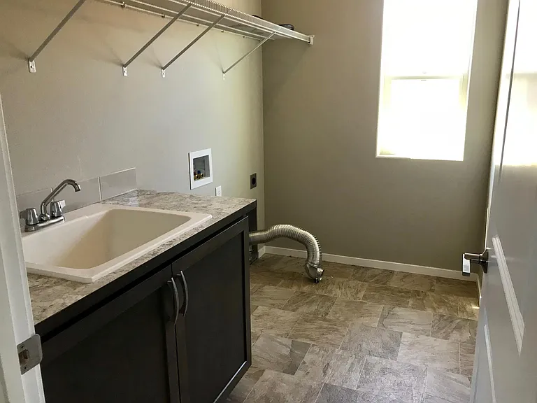 2060 N Oakland St — Photo 5