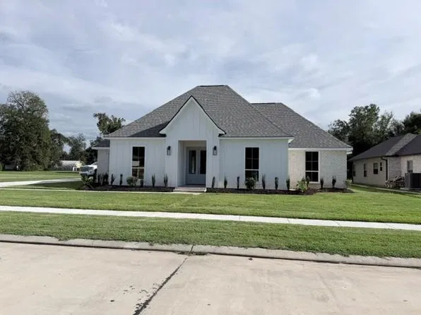 147 River Place Dr, Hahnville, LA 70057
