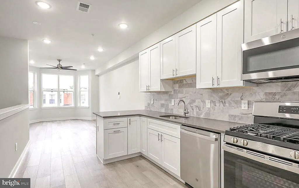 3 bed, 1600 sqft, $2,200 — Photo 3