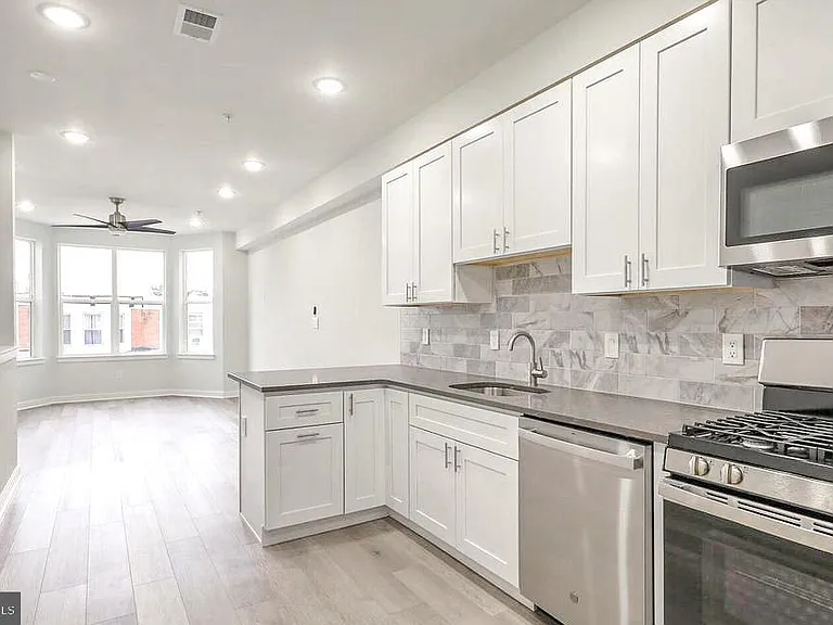 5217 Irving St #2 — Photo 3