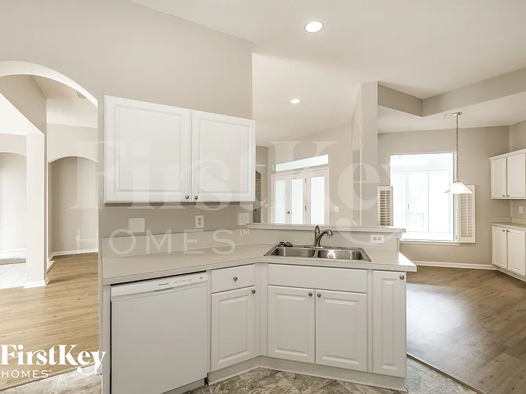 1528 Walnut Creek Dr — Photo 7