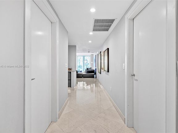 4th image of 2627 Bayshore Dr #1001