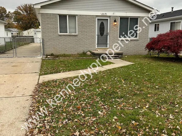 23179 Elmira St, Clinton Township, MI 48035