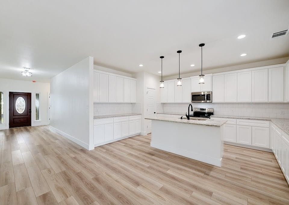 1st image of 1601 Redwood Ct