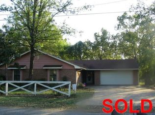611 Palmetto Dr, Livingston, TX 77351
