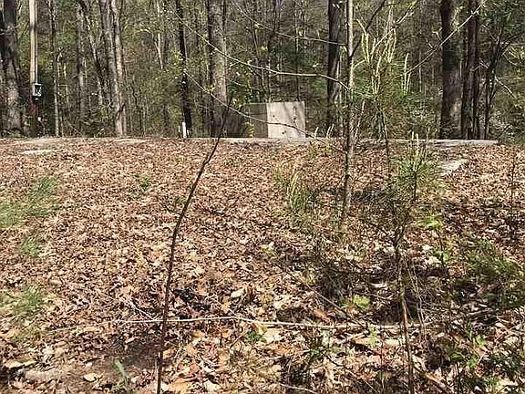 5th image of 988 Middle Creek Rd