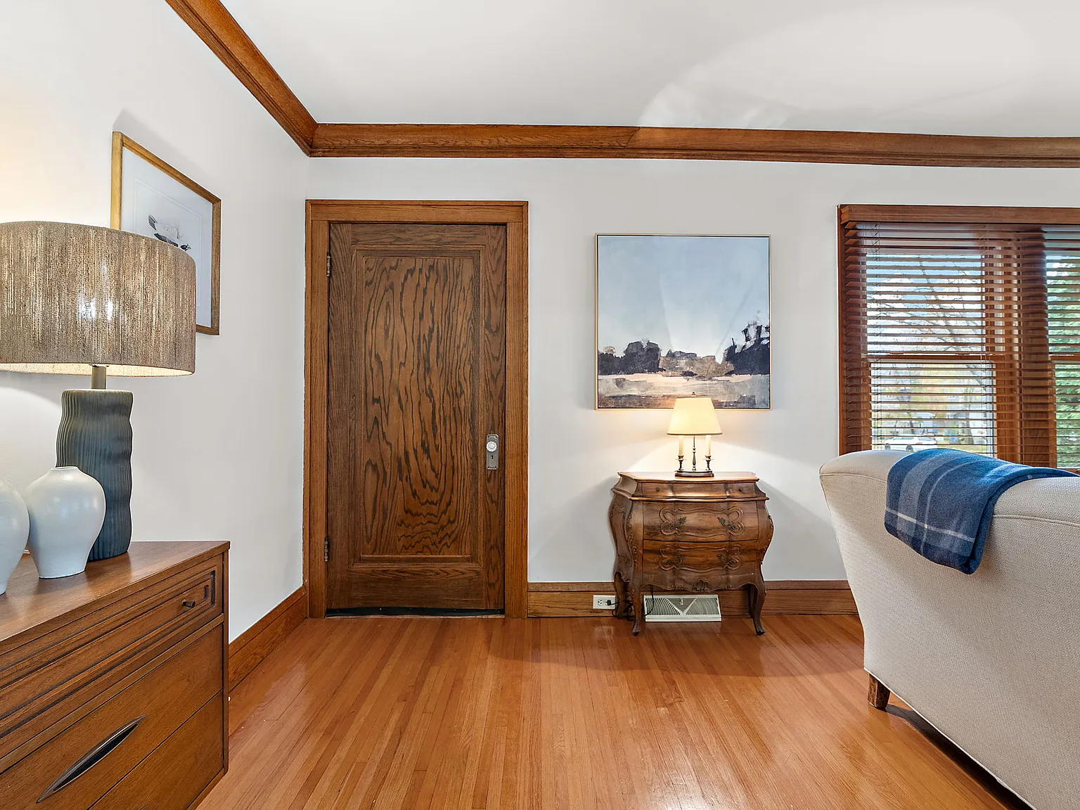3 bed, $5,000 — Photo 2