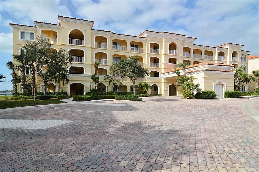 1st image of 31 Harbour Isle Drive W #203