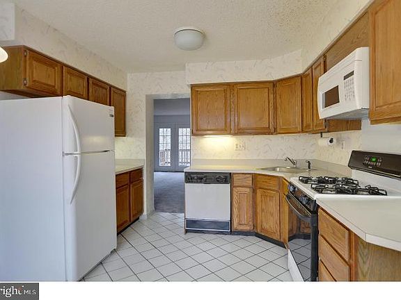 3rd image of 45 Constitution Ct