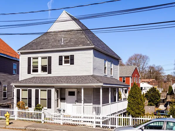 102 Rockland St, Dedham, MA 02026