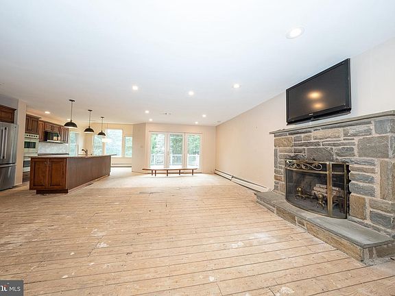 4th image of 39 Griffith Ave