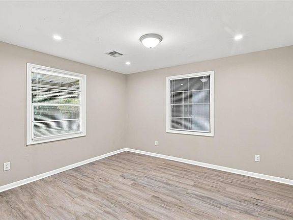 5th image of 725 Lebleu Rd