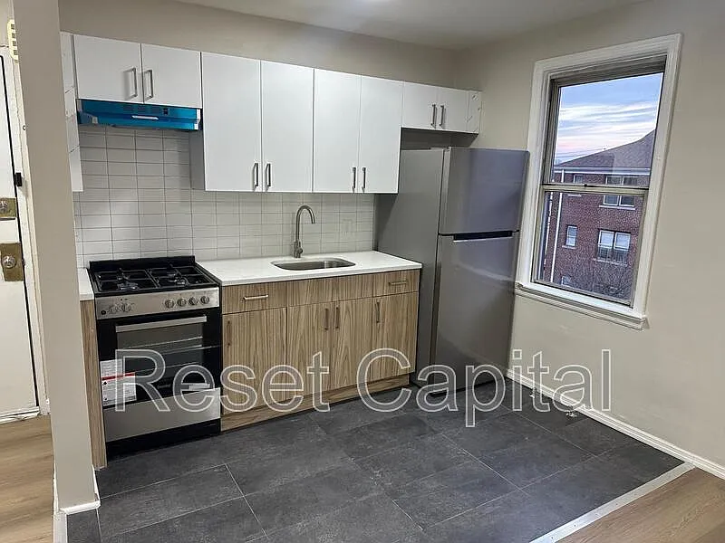 44 Irving St #7