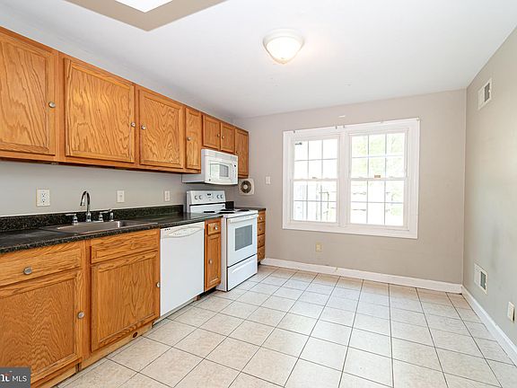 4th image of 1840 Arwell Ct #D