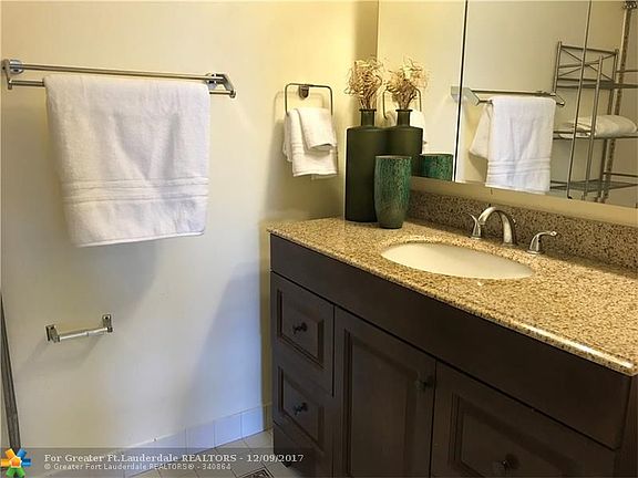 3rd image of 919 Hillcrest Dr APT 804