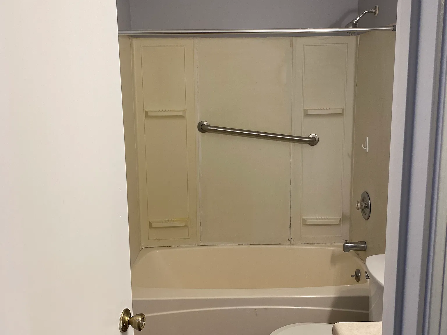 2 bed, 800 sqft, $875 — Photo 2
