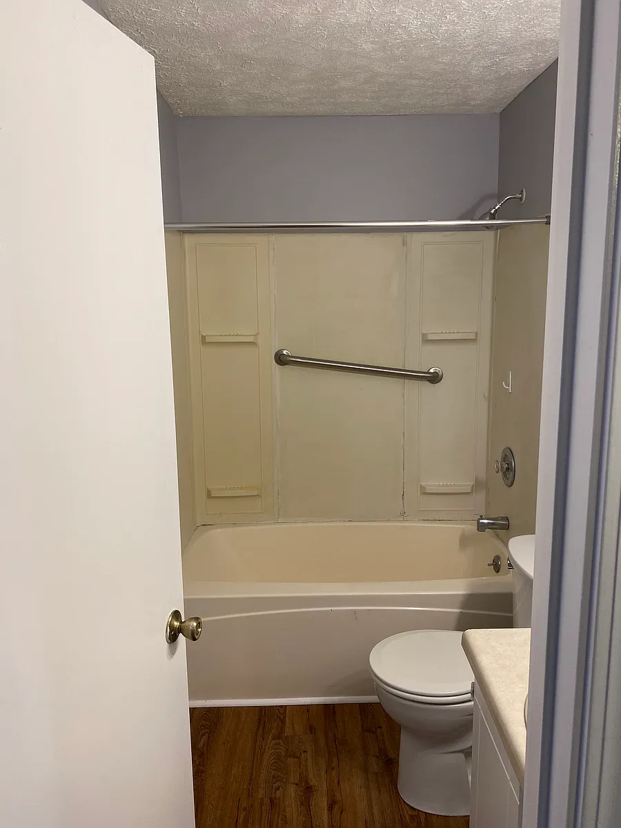 Building Photo - 1599 Hill St #15