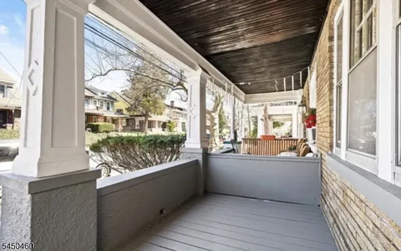 1 bed, 1.0 bath, 550 sqft, $1,350 — Photo 2