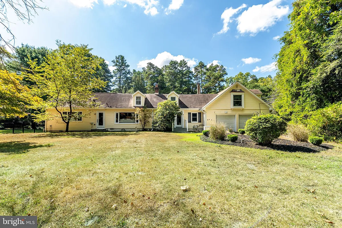 Building Photo - 253 Hopewell Rd