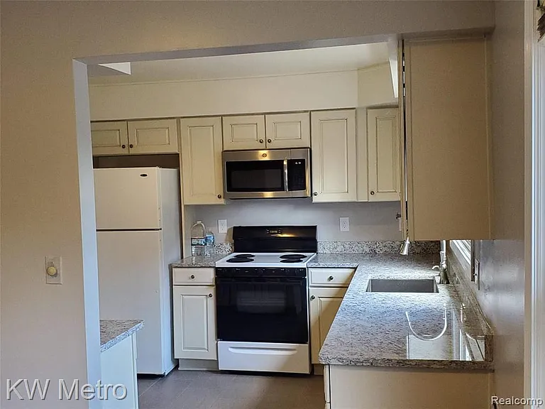 553 N Old Woodward Ave — Photo 7