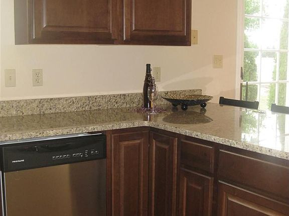 5th image of 10666 Millard Dr