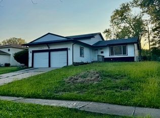 906 Blackhawk Dr, University Park, IL