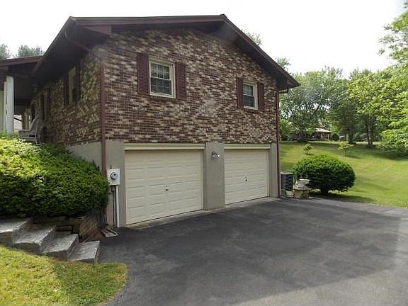 3rd image of 386 Brookwood Cir