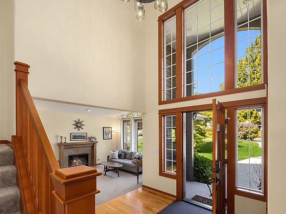 3rd image of 900 Alder Avenue NE