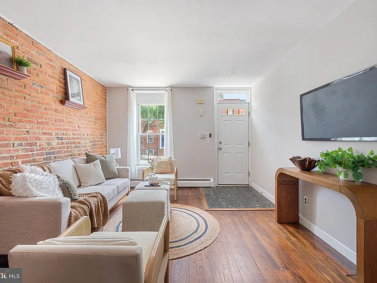 130 E Randall St — Photo 8